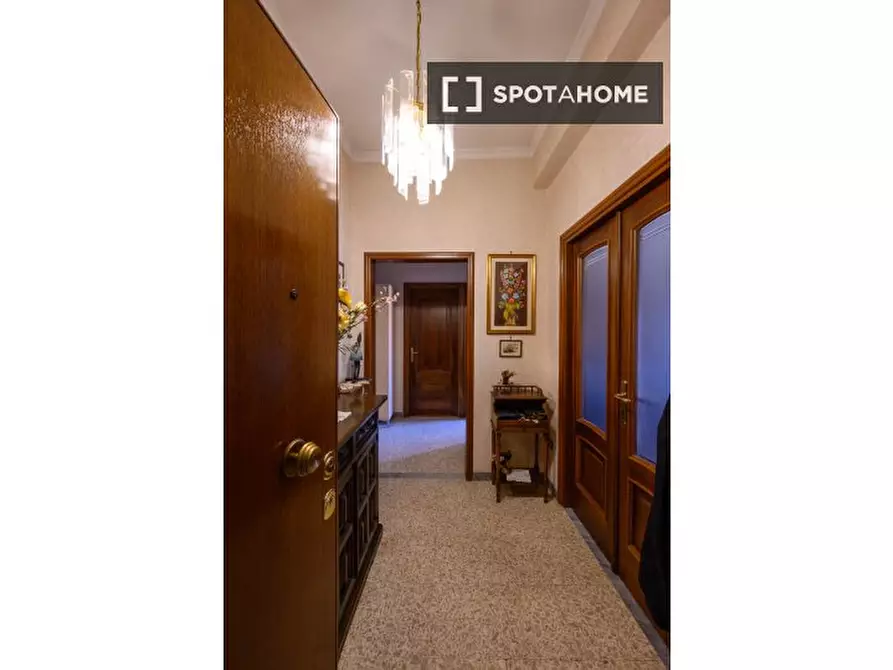 Immagine 14 di Camera condivisa in affitto  in Via delle Robinie a Roma