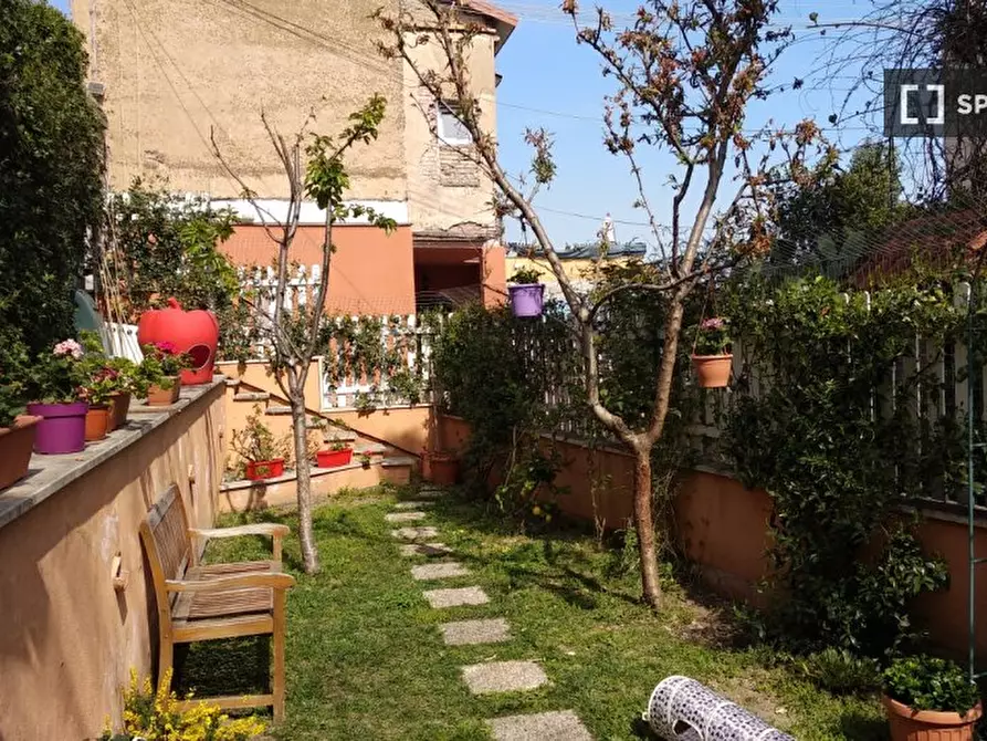 Immagine 3 di Ufficio in affitto  in Via del Mandrione a Roma