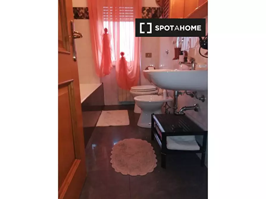 Immagine 12 di Camera condivisa in affitto  in Via Garessio a Roma