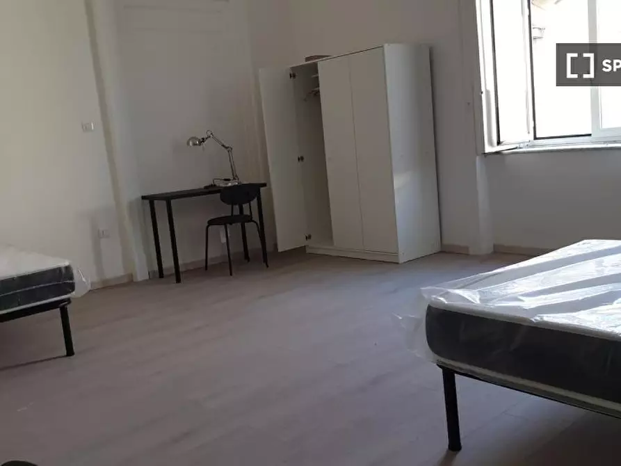 Immagine 4 di Camera condivisa in affitto  in Via Portacarrese a Montecalvario a Napoli