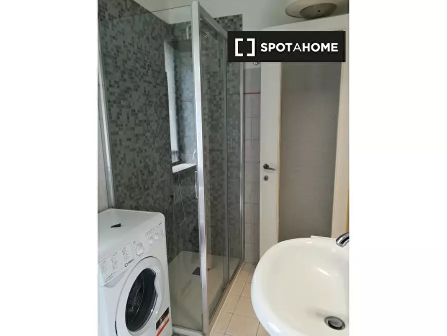 Immagine 8 di Camera condivisa in affitto  in Viale Lucania a Milano