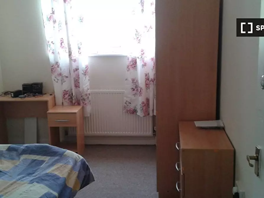 Immagine 2 di Camera condivisa in affitto  in Conway Cl a 