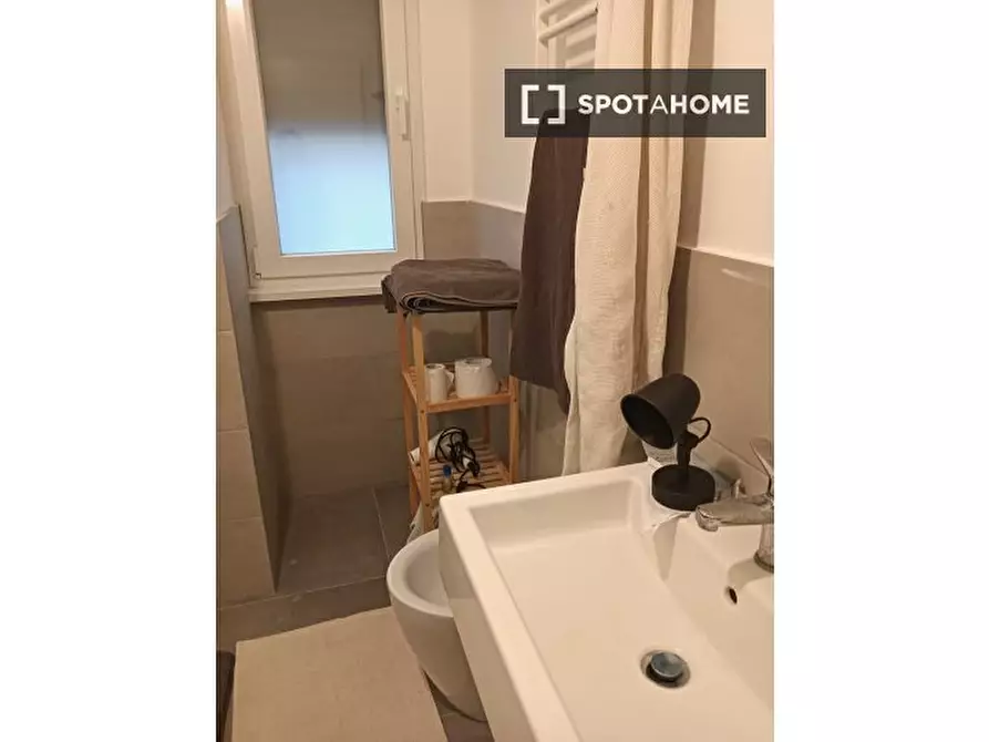 Immagine 11 di Camera condivisa in affitto  in Via Ippolito Nievo a Roma