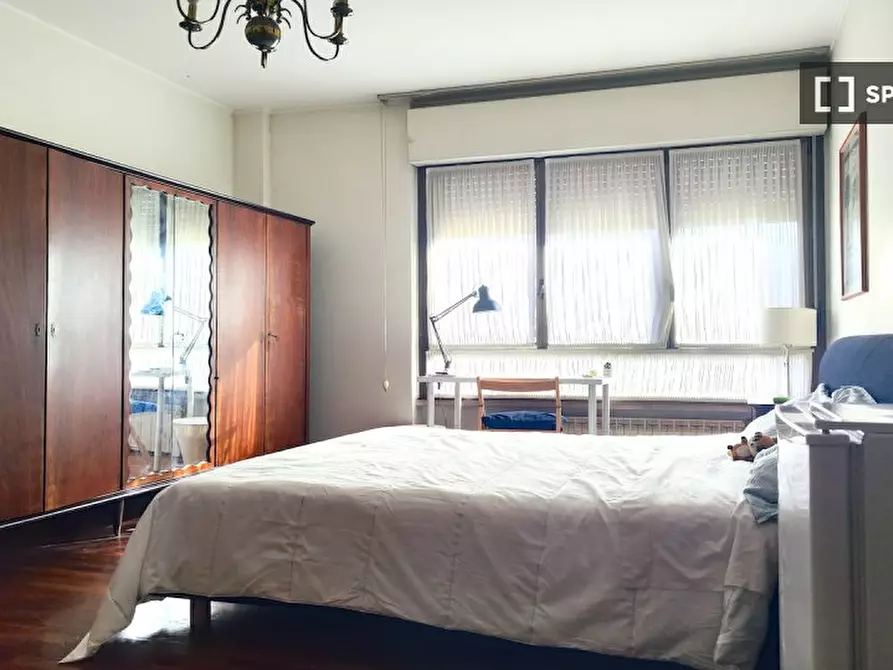 Immagine 2 di Camera condivisa in affitto  in Viale Cesare Pavese a Roma