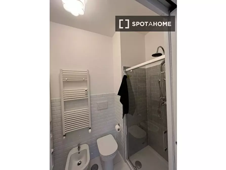Immagine 5 di Camera condivisa in affitto  in Via Teano a Roma