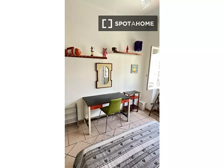 Immagine 3 di Camera condivisa in affitto  in Via Francesco Grimaldi a Roma