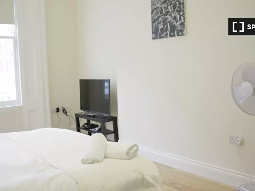 Immagine 14 di Appartamento in affitto  in Ladbroke Grove a Kensington