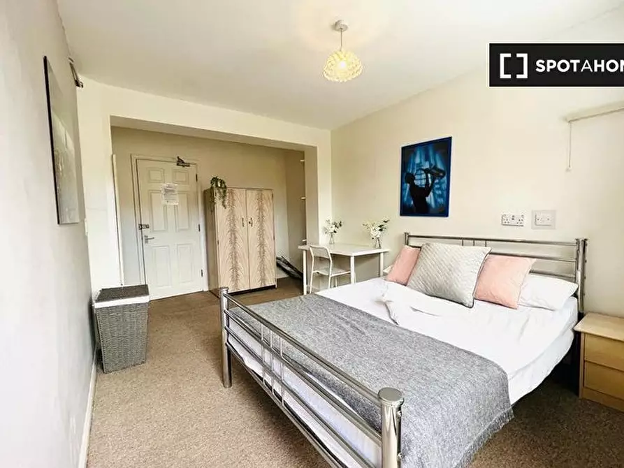 Immagine 5 di Camera condivisa in affitto  in Falling Ln a Hillingdon