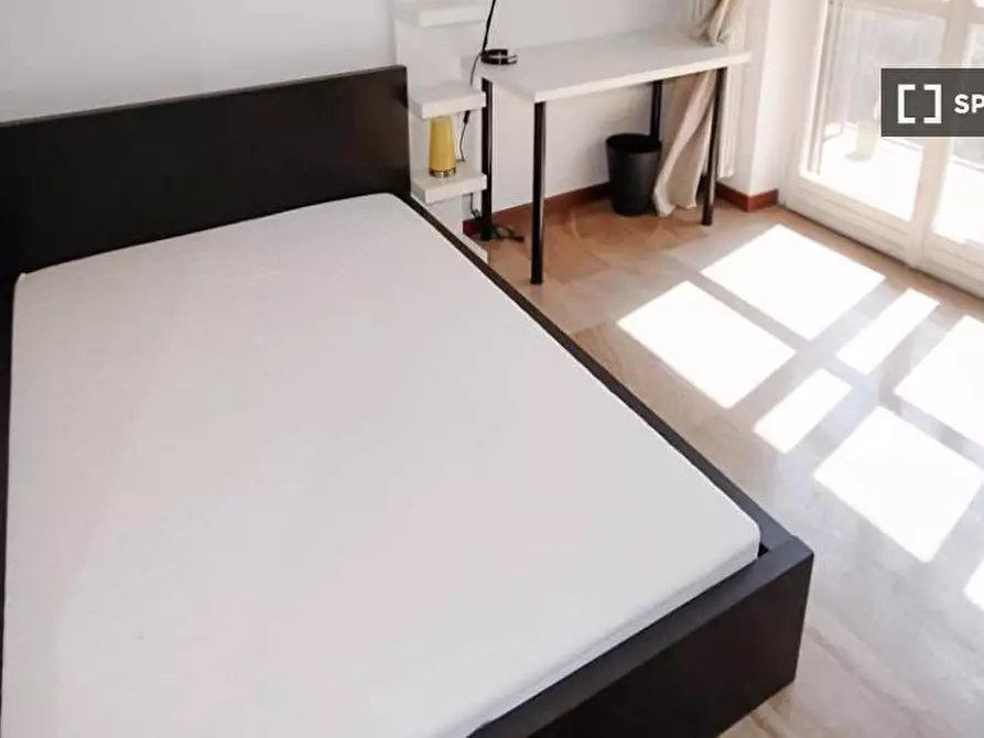 Immagine 2 di Camera condivisa in affitto  in Via Emilio De Marchi a Milano