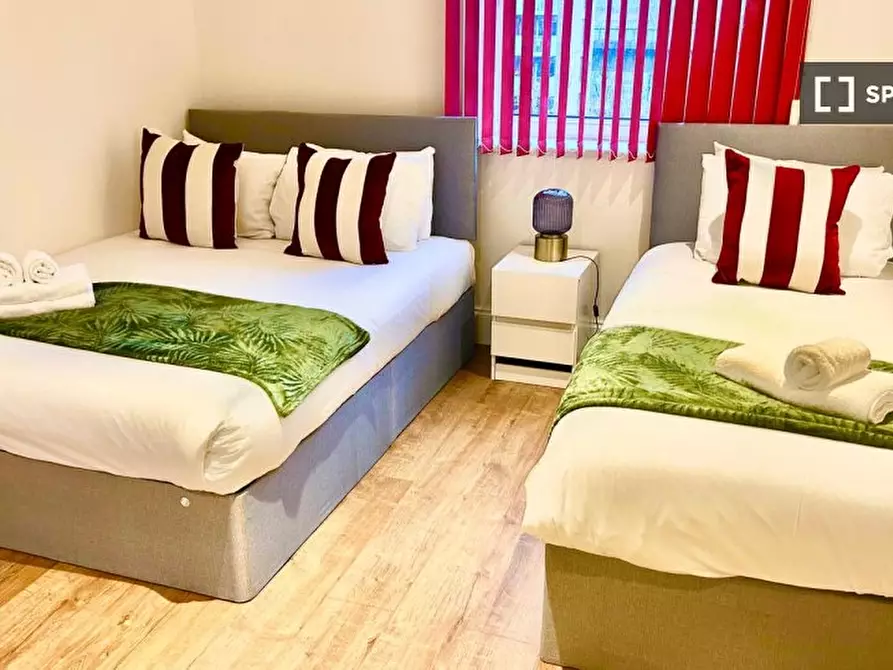 Immagine 15 di Ufficio in affitto  in Wards Wharf Approach a East Ham
