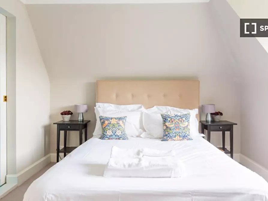 Immagine 17 di Appartamento in affitto  in flat a Kensington