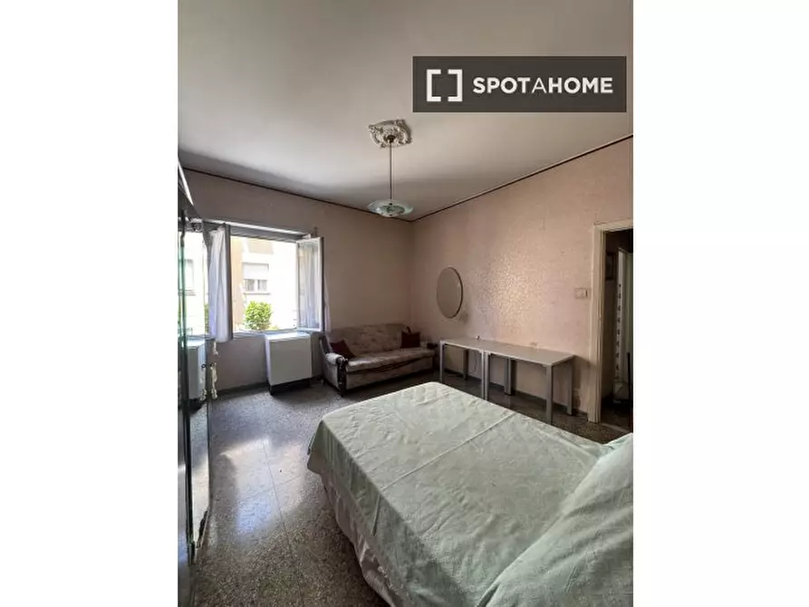 Immagine 4 di Camera condivisa in affitto  in Viale Opita Oppio a Roma