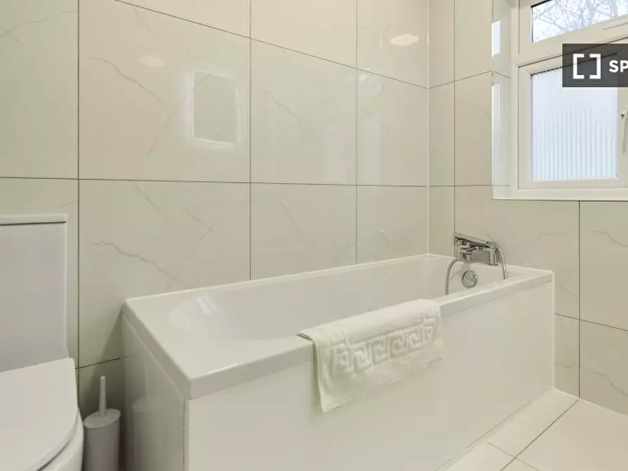 Immagine 3 di Appartamento in affitto  in Ravenswood Ct a Kingston Upon Thames