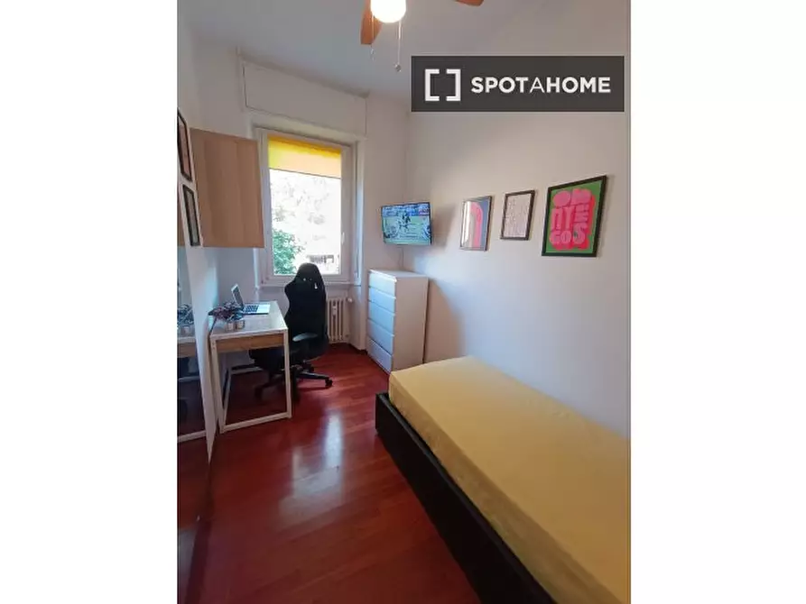 Immagine 2 di Camera condivisa in affitto  in Via Francesco Melzi d'Eril a Milano