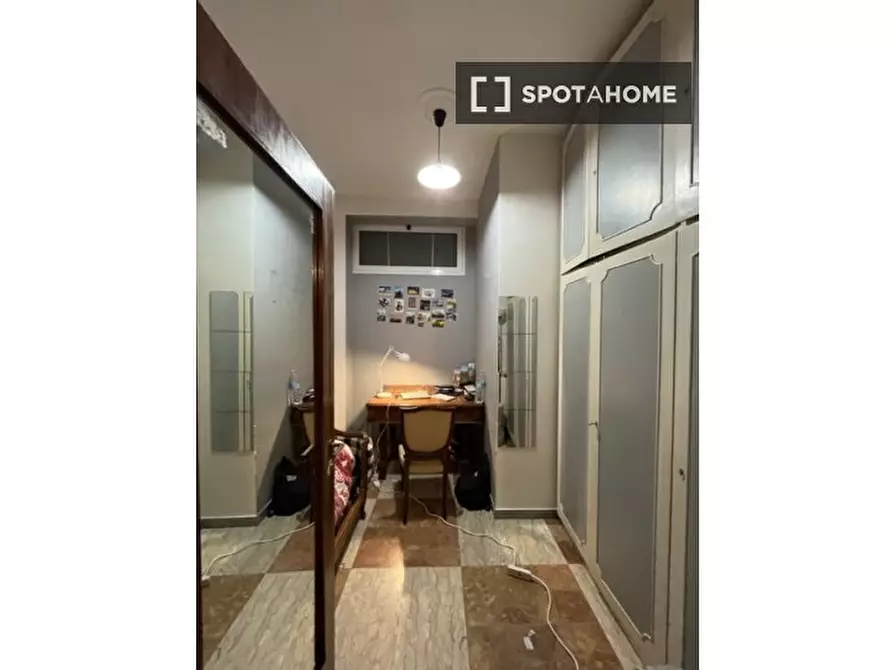 Immagine 3 di Camera condivisa in affitto  in Via Luciano Zuccoli a Roma
