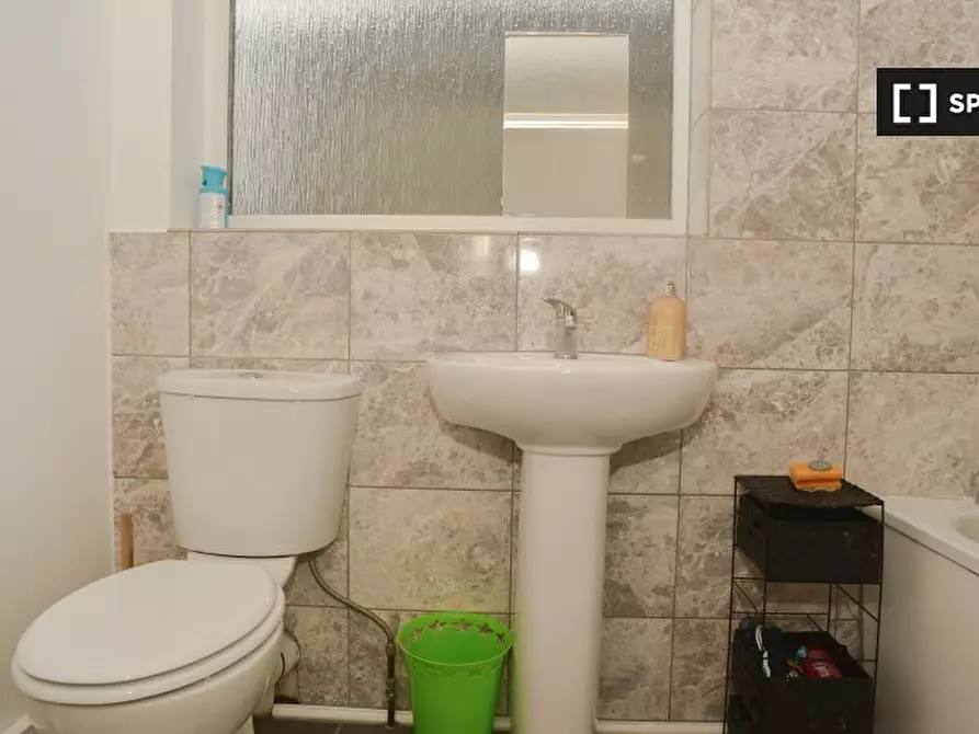 Immagine 11 di Camera condivisa in affitto  in Prince Regent Ln a East Ham