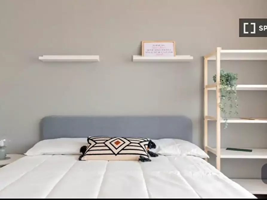 Immagine 3 di Camera condivisa in affitto  in Via Baldo degli Ubaldi a Roma