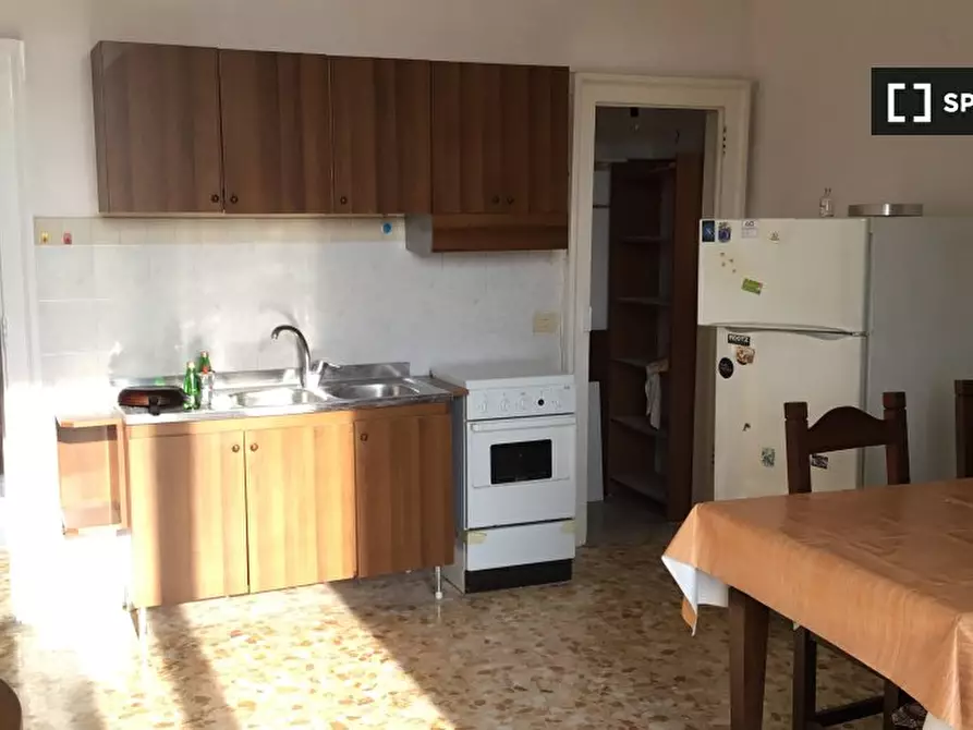 Immagine 12 di Camera condivisa in affitto  in Via Cedronio a Napoli