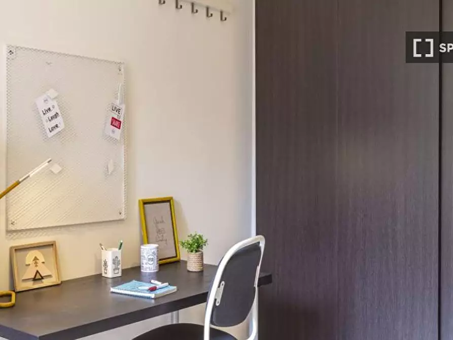 Immagine 9 di Camera condivisa in affitto  in Via Lorenteggio a Milano