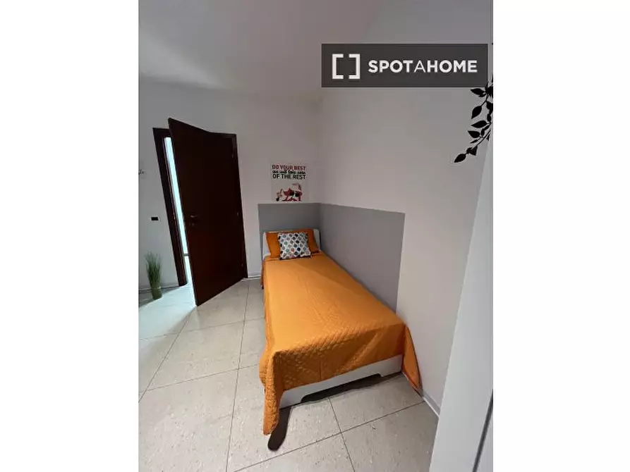 Immagine 3 di Camera condivisa in affitto  in Del Brennero a Trento