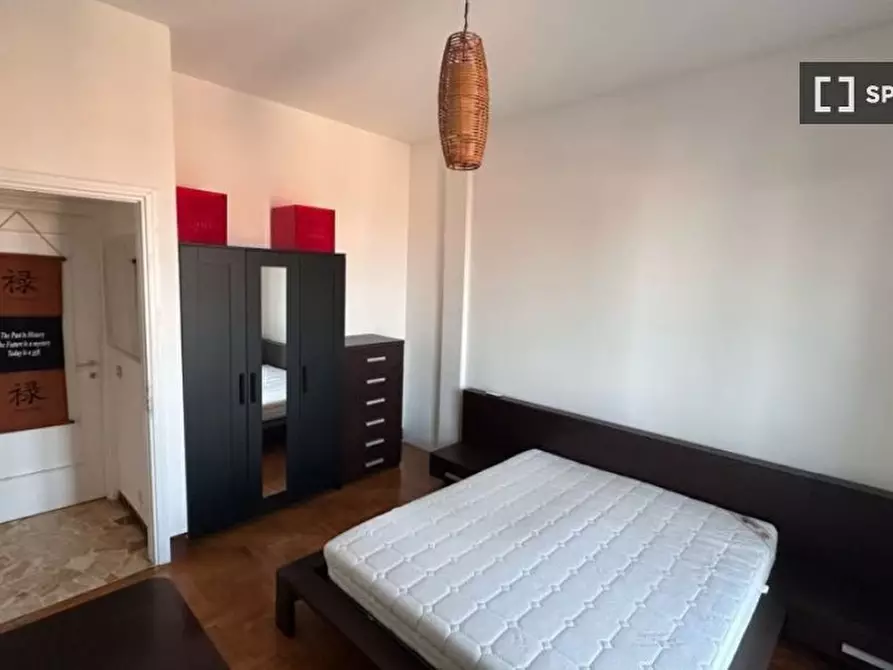 Immagine 2 di Camera condivisa in affitto  in Via Angelo Inganni a Milano