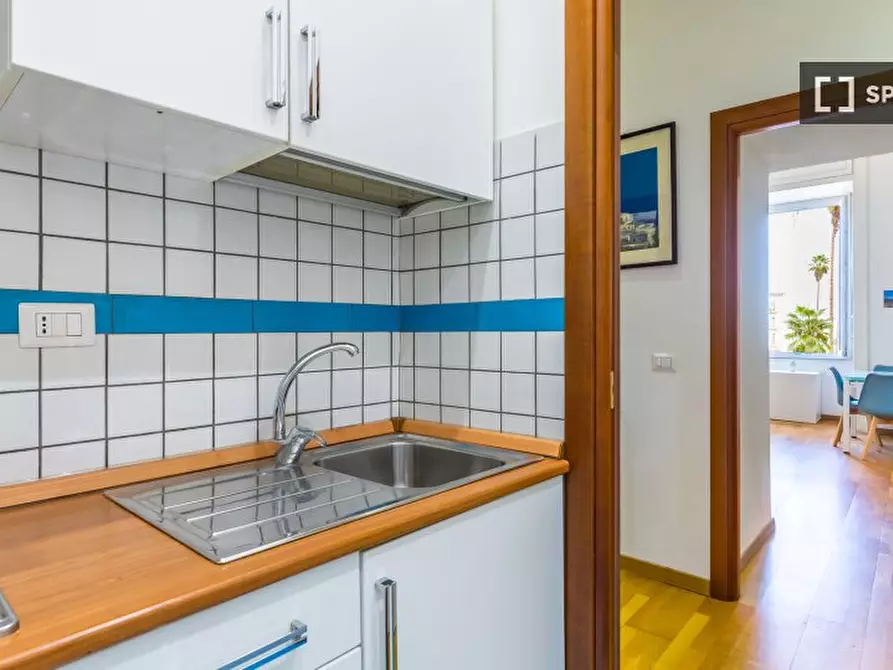 Immagine 3 di Appartamento in affitto  in Piazza San Luigi a Napoli