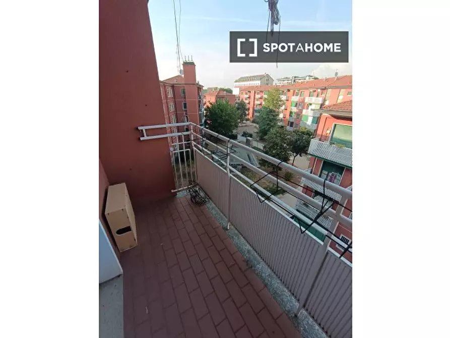 Immagine 12 di Camera condivisa in affitto  in Via Lorenteggio a Milano