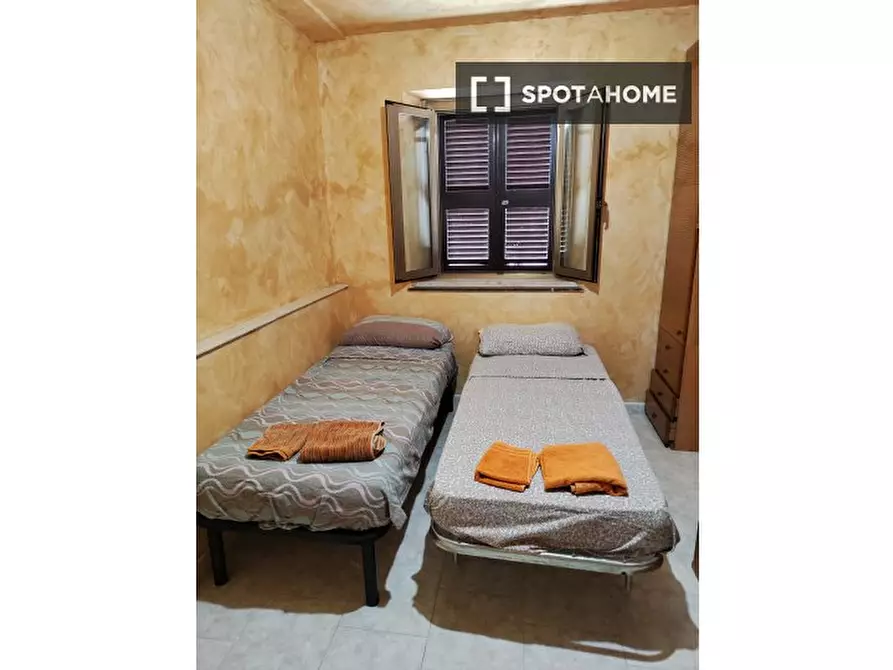 Immagine 1 di Camera condivisa in affitto  in Via Subiaco a Guidonia Montecelio