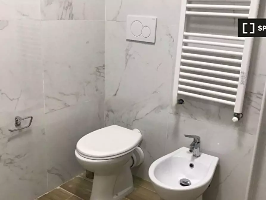 Immagine 4 di Camera condivisa in affitto  in Via Teano a Roma