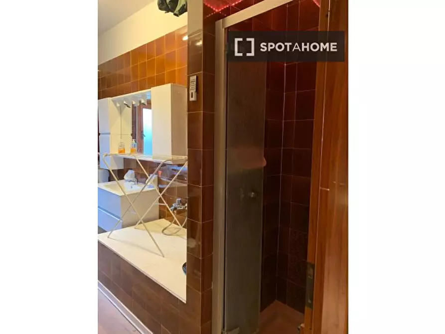 Immagine 13 di Camera condivisa in affitto  in Della Torretta a Bologna