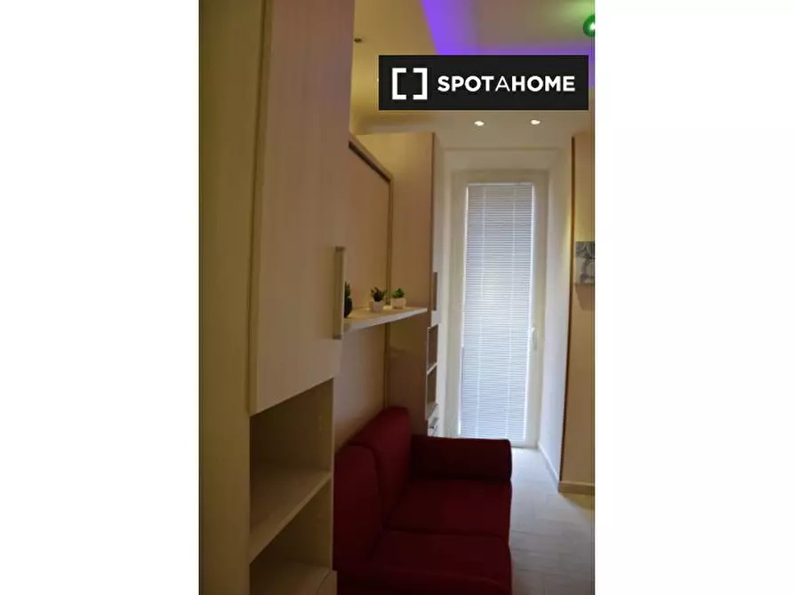 Immagine 12 di Camera condivisa in affitto  in Via Vetulonia a Roma