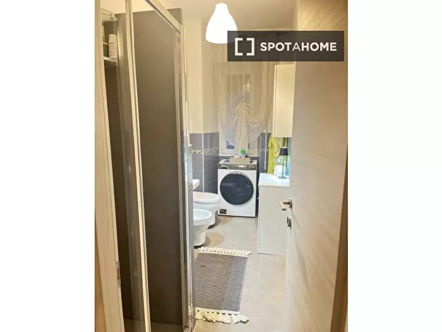 Immagine 3 di Camera condivisa in affitto  in Via Riccardo Pitteri a Roma