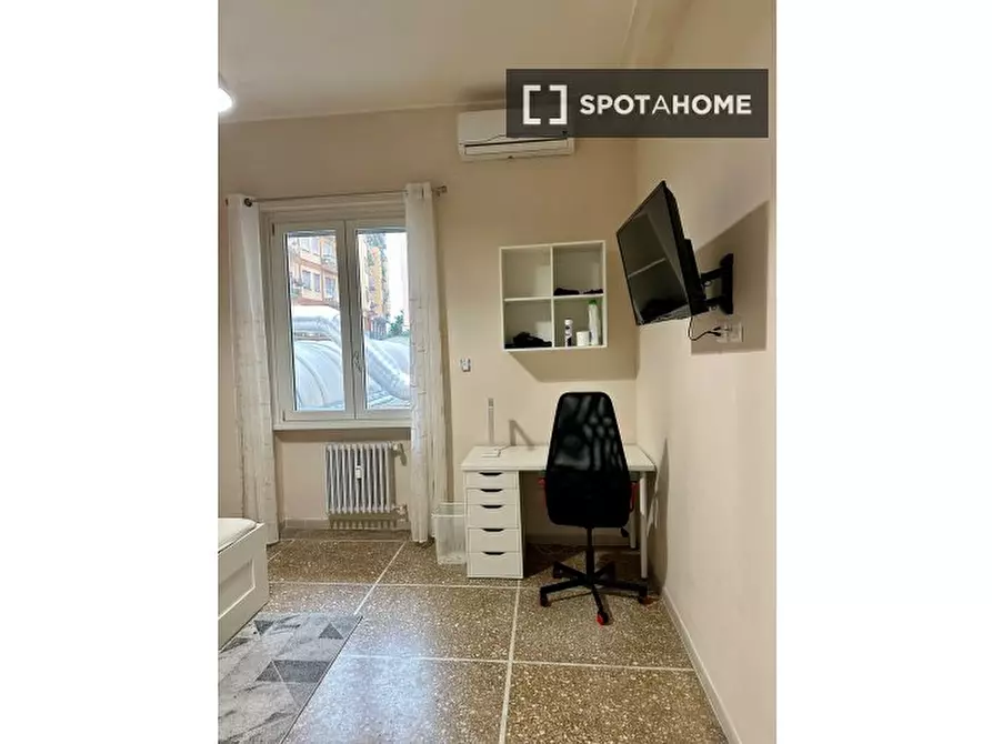 Immagine 15 di Camera condivisa in affitto  in Via Cesare Rasponi a Roma