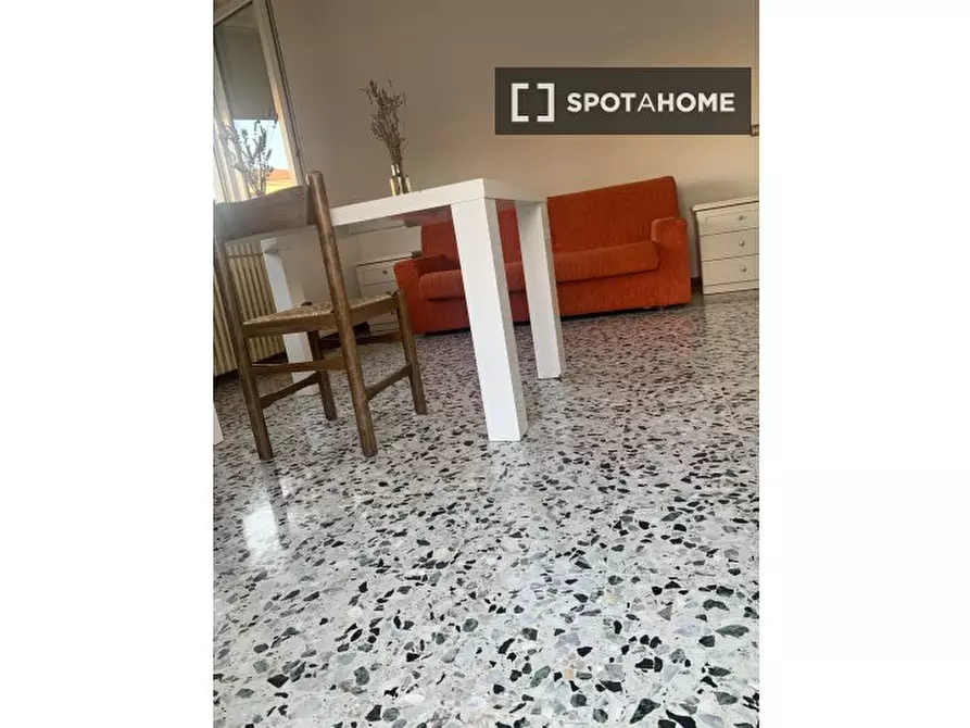 Immagine 3 di Camera condivisa in affitto  in Via G. Deledda a Treviolo