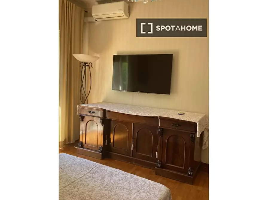 Immagine 13 di Camera condivisa in affitto  in Via Posillipo a Napoli