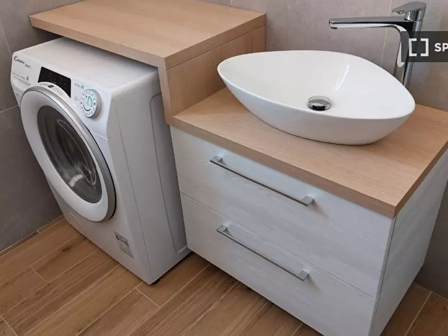 Immagine 10 di Appartamento in affitto  in Via la Spezia a Roma