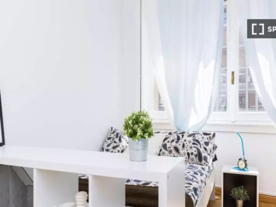 Immagine 1 di Camera condivisa in affitto  in Via Larga a Milano