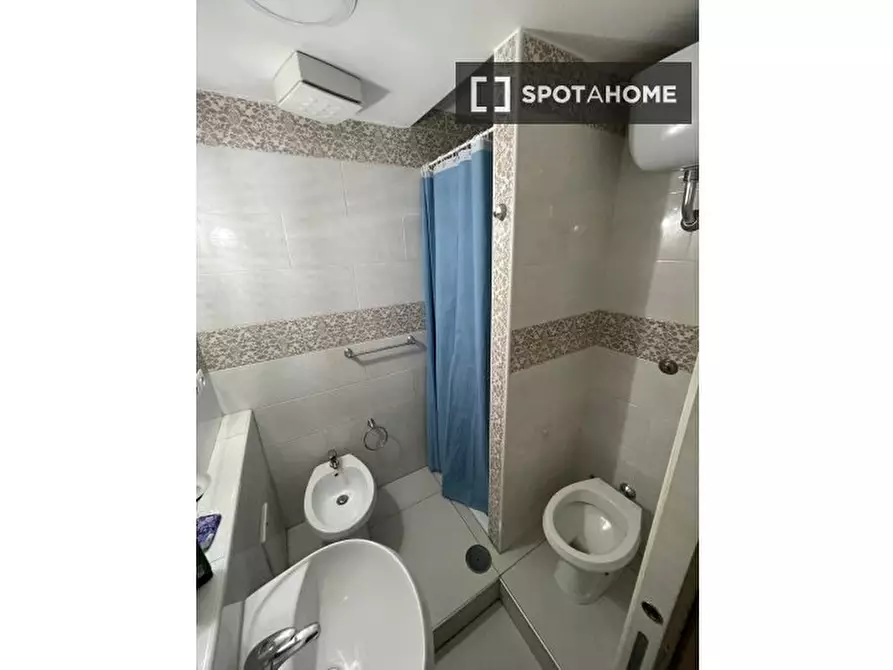 Immagine 6 di Camera condivisa in affitto  in Vico Vetriera Vecchia a Napoli