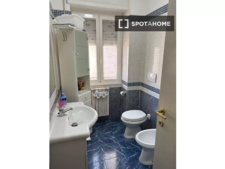 Immagine 7 di Camera condivisa in affitto  in Via Ugo Pesci a Roma