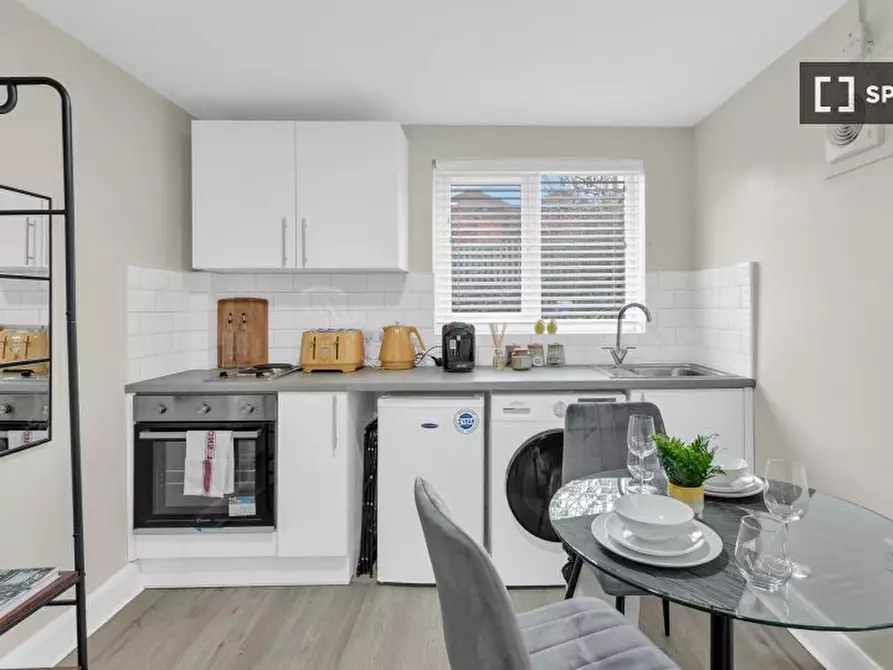 Immagine 7 di Ufficio in affitto  in flat a Tottenham