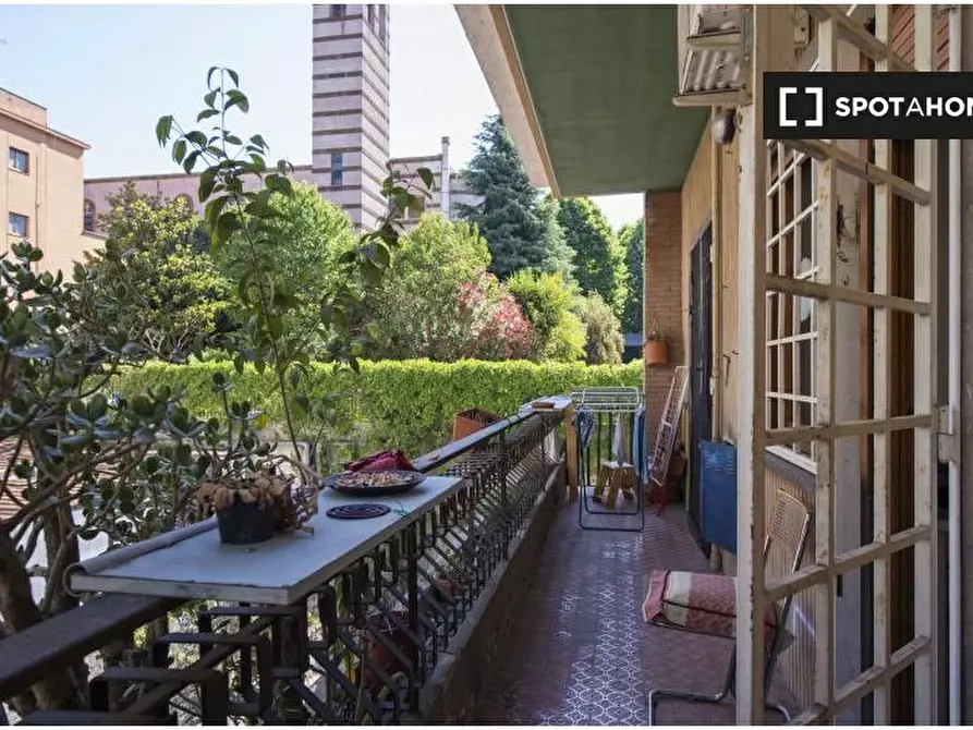 Immagine 13 di Camera condivisa in affitto  in Via Edoardo Jenner, 00151 Roma RM, Italy a Roma