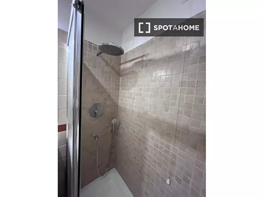 Immagine 10 di Camera condivisa in affitto  in Via Cincinnato, 00175 Roma RM, Italy a Roma