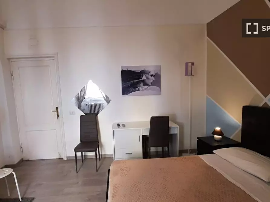 Immagine 15 di Camera condivisa in affitto  in Via Gaeta a Roma