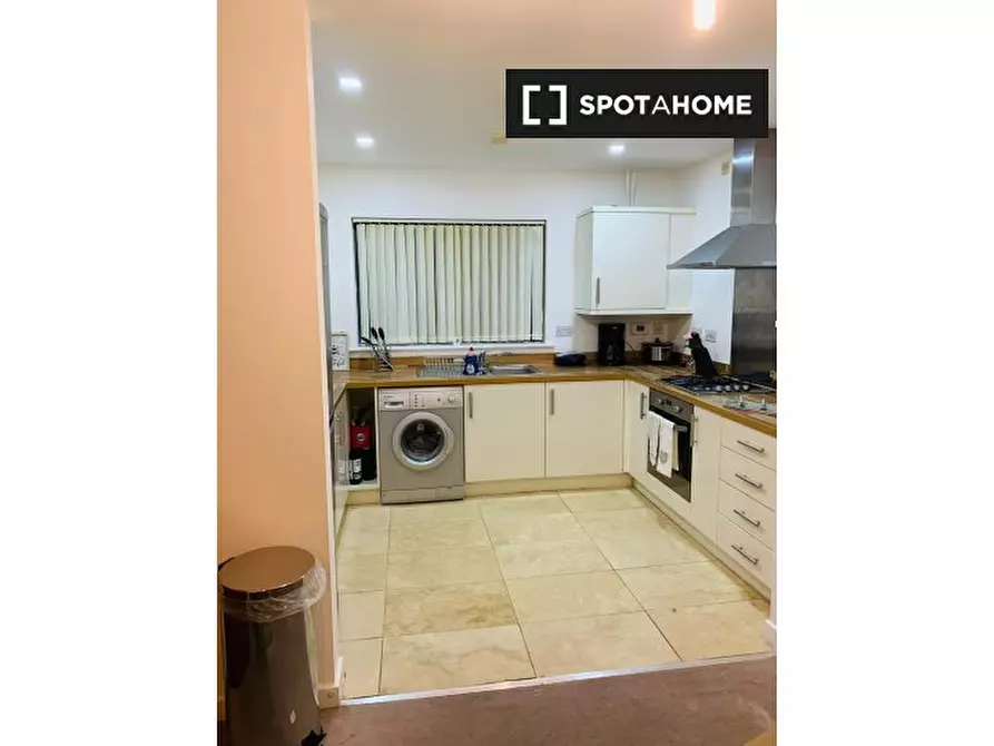 Immagine 13 di Camera condivisa in affitto  in Galleons Dr a Barking