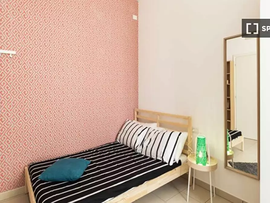 Immagine 2 di Camera condivisa in affitto  in Via Gardone a Milano