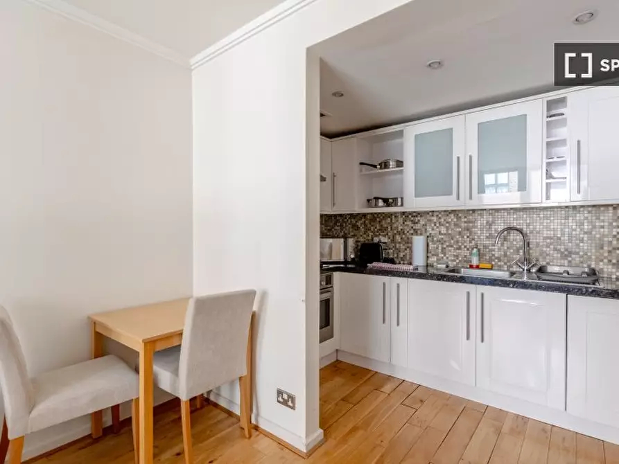 Immagine 14 di Appartamento in affitto  in Earls Ct Rd a Kensington