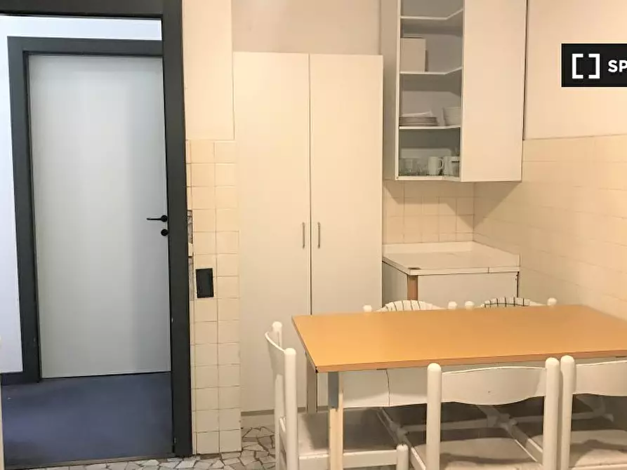 Immagine 5 di Camera condivisa in affitto  in Viale Beatrice D'Este a Milano