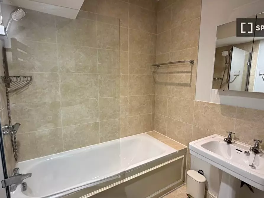 Immagine 11 di Appartamento in affitto  in Altenburg Gardens a Wandsworth