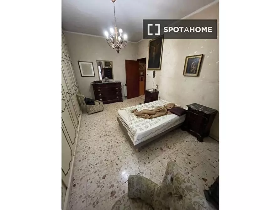 Immagine 1 di Camera condivisa in affitto  in Via Adolfo Omodeo a Napoli