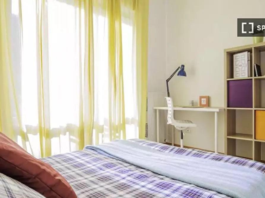 Immagine 2 di Camera condivisa in affitto  in Via Fiume delle Perle a Roma